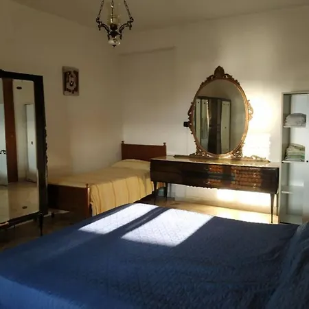 Elihouse Gizzeria